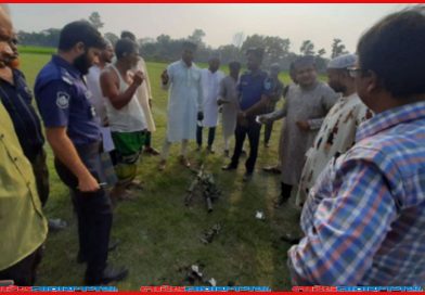 আড়াইহাজারে ধানক্ষেত থেকে লুট হওয়া অস্ত্র উদ্ধার, চলছে তদন্ত