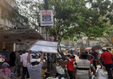 নগরীতে ব্যানার ফেস্টুন অপসারণে এনসিসির অভিযান