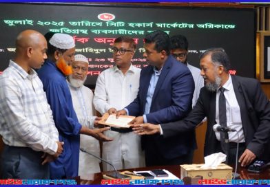 হকার্স মার্কেটের অগ্নিকাণ্ডে ক্ষতিগ্রস্থ ২৫ জনকে সহায়তার দিলেন ডিসি