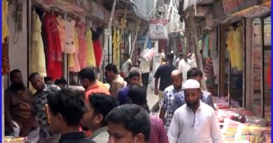 না.গঞ্জে মার্কেটগুলোতে জমে উঠেছে পূজার কেনাকাটা