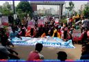 এসরোটেক্সের চাকরিচ্যুত শ্রমিকদের হাহাকার, ডিসি অফিসে বিক্ষোভ